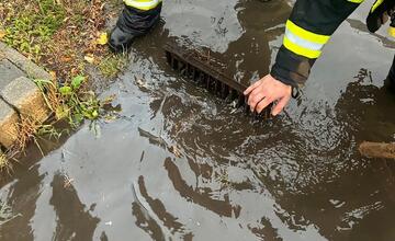 FOTO: Búrka potrápila aj Žarnovicu. Pozrite si, kde pomáhali miestni hasiči