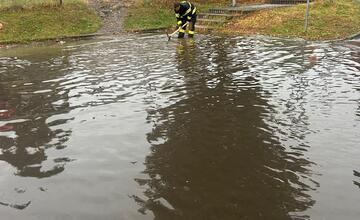 FOTO: Búrka potrápila aj Žarnovicu. Pozrite si, kde pomáhali miestni hasiči