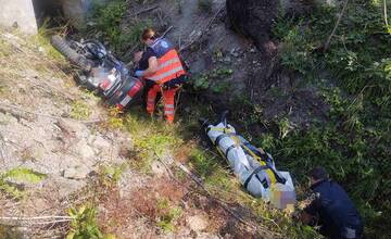 FOTO: Nehoda motorkára pod Donovalmi