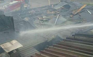 FOTO: V obci pri Krupine horela píla. Nikto sa nezranil, škody sú státisícové