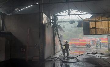 FOTO: V obci pri Krupine horela píla. Nikto sa nezranil, škody sú státisícové