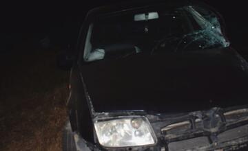 FOTO: Taxikár pri Poltári čelne nabúral do iného vozidla, zranila sa jedna osoba