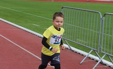 FOTO: Na atletickom štadióne na Štiavničkách súťažili najmenší atléti