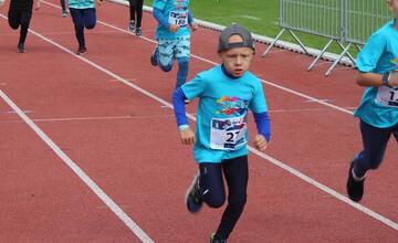 FOTO: Na atletickom štadióne na Štiavničkách súťažili najmenší atléti