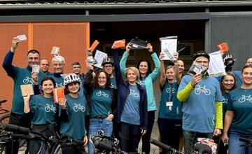 FOTO: Zamestnanci mestského úradu dostali nové e-bicykle