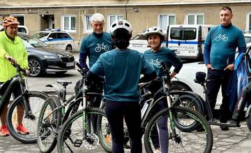 FOTO: Zamestnanci mestského úradu dostali nové e-bicykle