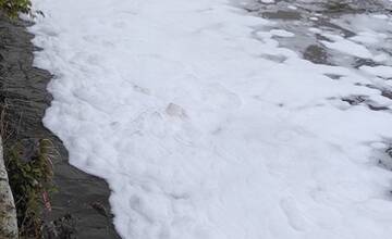 FOTO: Na Hrone sa objavila záhadná pena