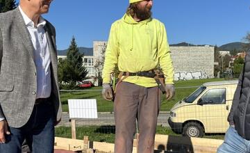 FOTO: V Banskej Bystrici napreduje výstavba skateparku a hokejbalového ihriska