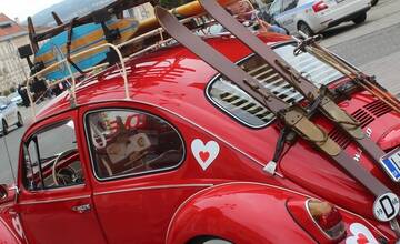 FOTO: Podujatie prilákalo množstvo zvedavých milovníkov áut