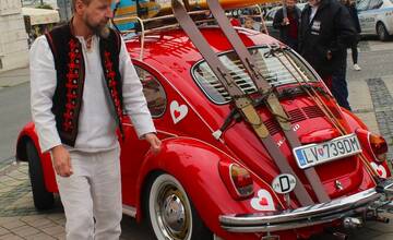 FOTO: Podujatie prilákalo množstvo zvedavých milovníkov áut