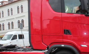 FOTO: Podujatie prilákalo množstvo zvedavých milovníkov áut