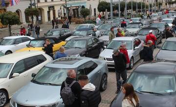 FOTO: Podujatie prilákalo množstvo zvedavých milovníkov áut