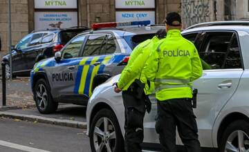 FOTO: Polícia na cestách kontroluje vodičov, či pustia slepých cez priechod