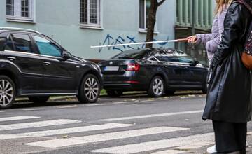 FOTO: Polícia na cestách kontroluje vodičov, či pustia slepých cez priechod