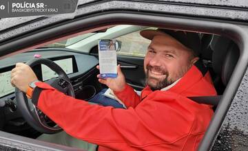 FOTO: Polícia na cestách kontroluje vodičov, či pustia slepých cez priechod