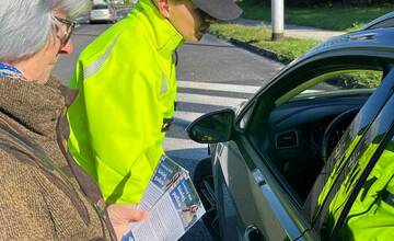 FOTO: Polícia na cestách kontroluje vodičov, či pustia slepých cez priechod