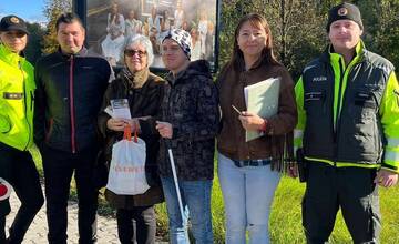 FOTO: Polícia na cestách kontroluje vodičov, či pustia slepých cez priechod