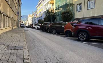 FOTO: Banská Bystrica sa povenuje rekonštrukciám ciest a chodníkov