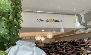 FOTO: Odevná banka pomáha jednorodičom, ktorí si nemôžu dovoliť oblečenie pre seba a svoje deti