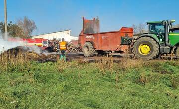 FOTO: Senník v Krtíši hasia od večera