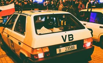 FOTO: Banská Bystrica sa preniesla do roku 1989