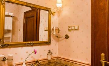 FOTO: Pozrite sa na izbu v najlepšom historickom hoteli Zámok Holíč