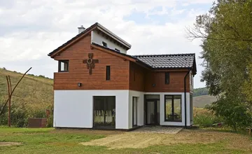 FOTO: Vyhorenú pustovňu si chcú opraviť svojpomocne