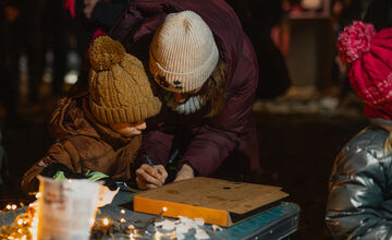 FOTO: Bystrické sídlisko drží spolu. Ľudia si spravili vlastnú mikulášsku akciu