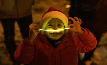 FOTO: Bystrické sídlisko drží spolu. Ľudia si spravili vlastnú mikulášsku akciu