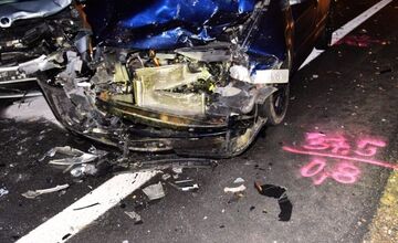 FOTO: Na rýchlostnej ceste R2 zasahujú pri Fige po hromadne nehode záchranné zložky