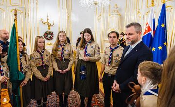 FOTO: Svetlo putovalo priamo do prezidentského paláca