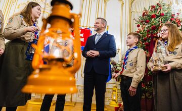 FOTO: Svetlo putovalo priamo do prezidentského paláca