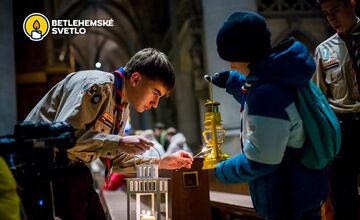 FOTO: Svetlo putovalo priamo do prezidentského paláca