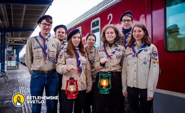 FOTO: Svetlo putovalo priamo do prezidentského paláca