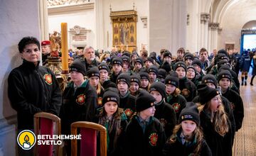 FOTO: Svetlo putovalo priamo do prezidentského paláca