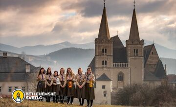FOTO: Svetlo putovalo priamo do prezidentského paláca