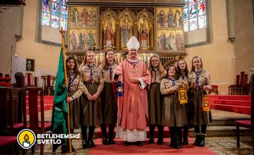 FOTO: Svetlo putovalo priamo do prezidentského paláca