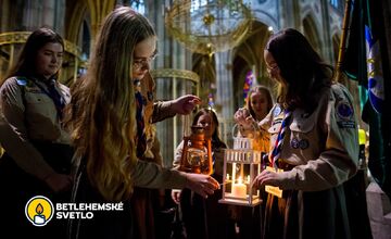 FOTO: Svetlo putovalo priamo do prezidentského paláca