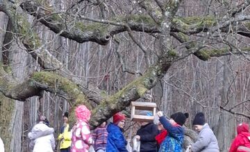 FOTO: Deti pomohli s príkrmom lesnej zveri