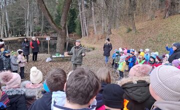 FOTO: Deti pomohli s príkrmom lesnej zveri