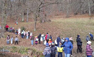 FOTO: Deti pomohli s príkrmom lesnej zveri