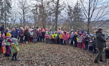 FOTO: Deti pomohli s príkrmom lesnej zveri