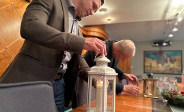 FOTO: Betlehemské svetlo skauti odovzdali primátorovi aj tento rok