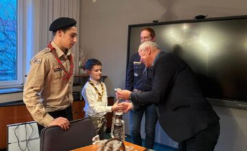 FOTO: Betlehemské svetlo skauti odovzdali primátorovi aj tento rok