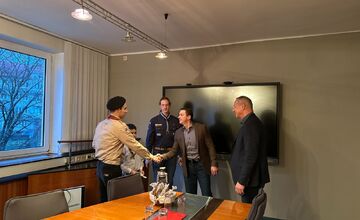 FOTO: Betlehemské svetlo skauti odovzdali primátorovi aj tento rok