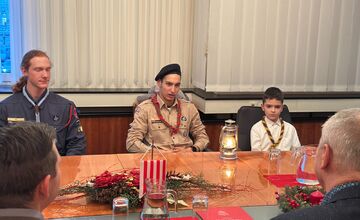 FOTO: Betlehemské svetlo skauti odovzdali primátorovi aj tento rok