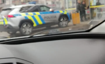 FOTO: Môže takto parkovať polícia v Krupine? Miroslava odpoveď policajta nahnevala