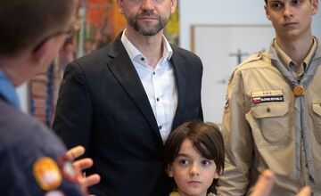 FOTO: Betlehemské svetlo skauti odovzdali primátorovi aj tento rok