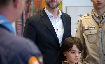 FOTO: Betlehemské svetlo skauti odovzdali primátorovi aj tento rok