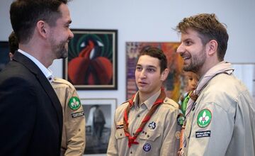 FOTO: Betlehemské svetlo skauti odovzdali primátorovi aj tento rok